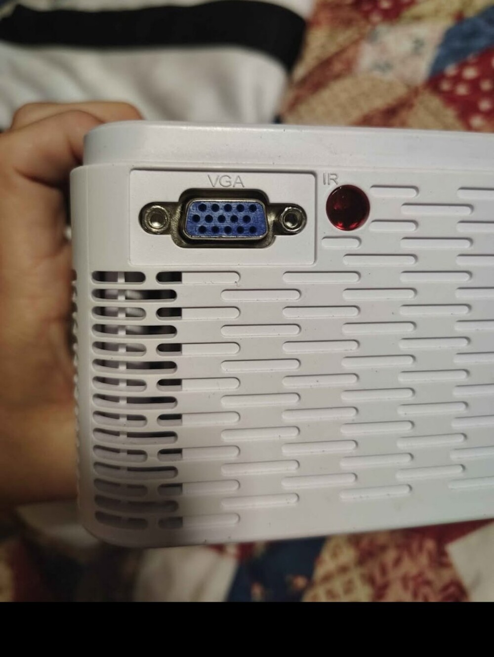 Portable Projector With Screen - Picture 3 of 4